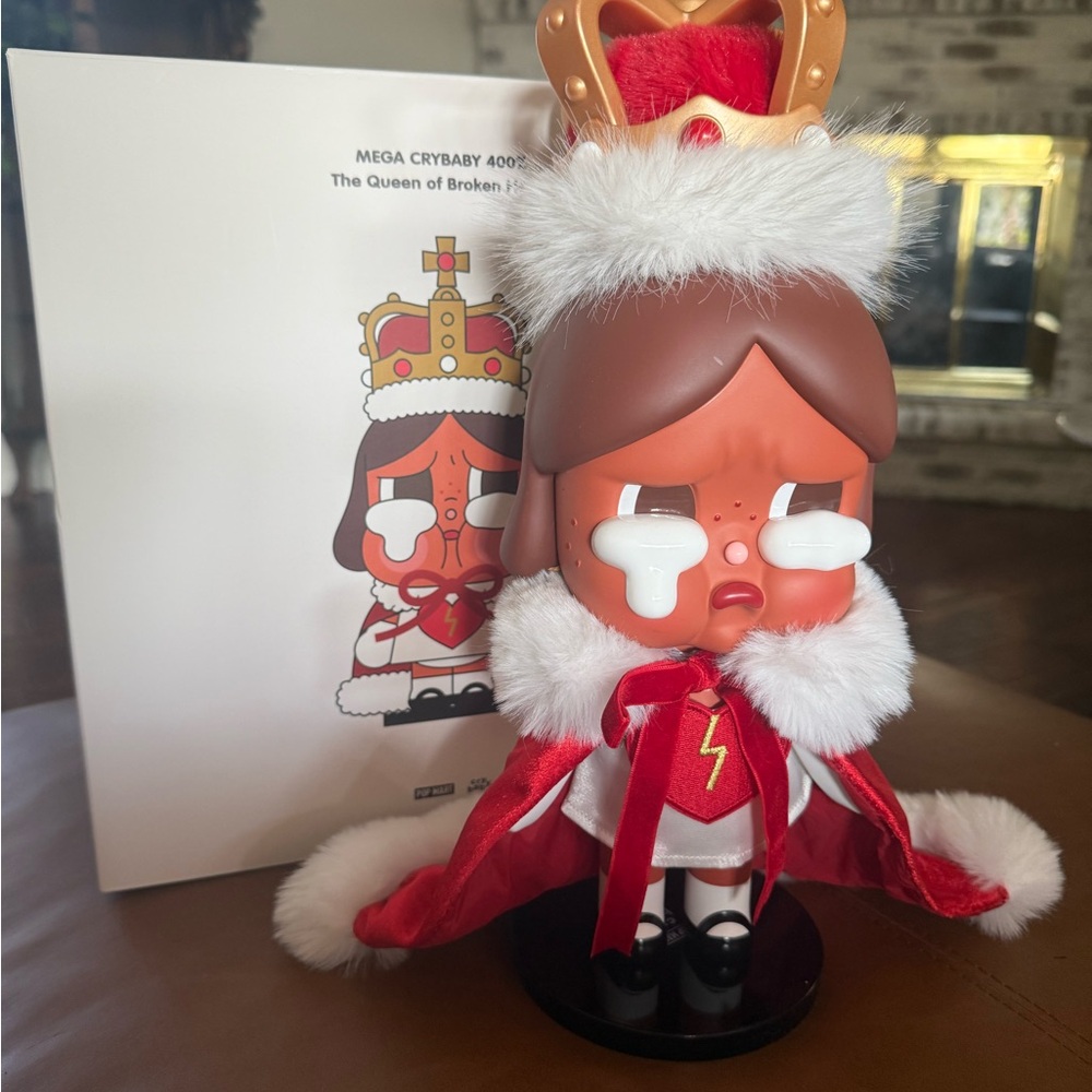 Mega Crybaby 400% Queen of Broken Hearts Figure